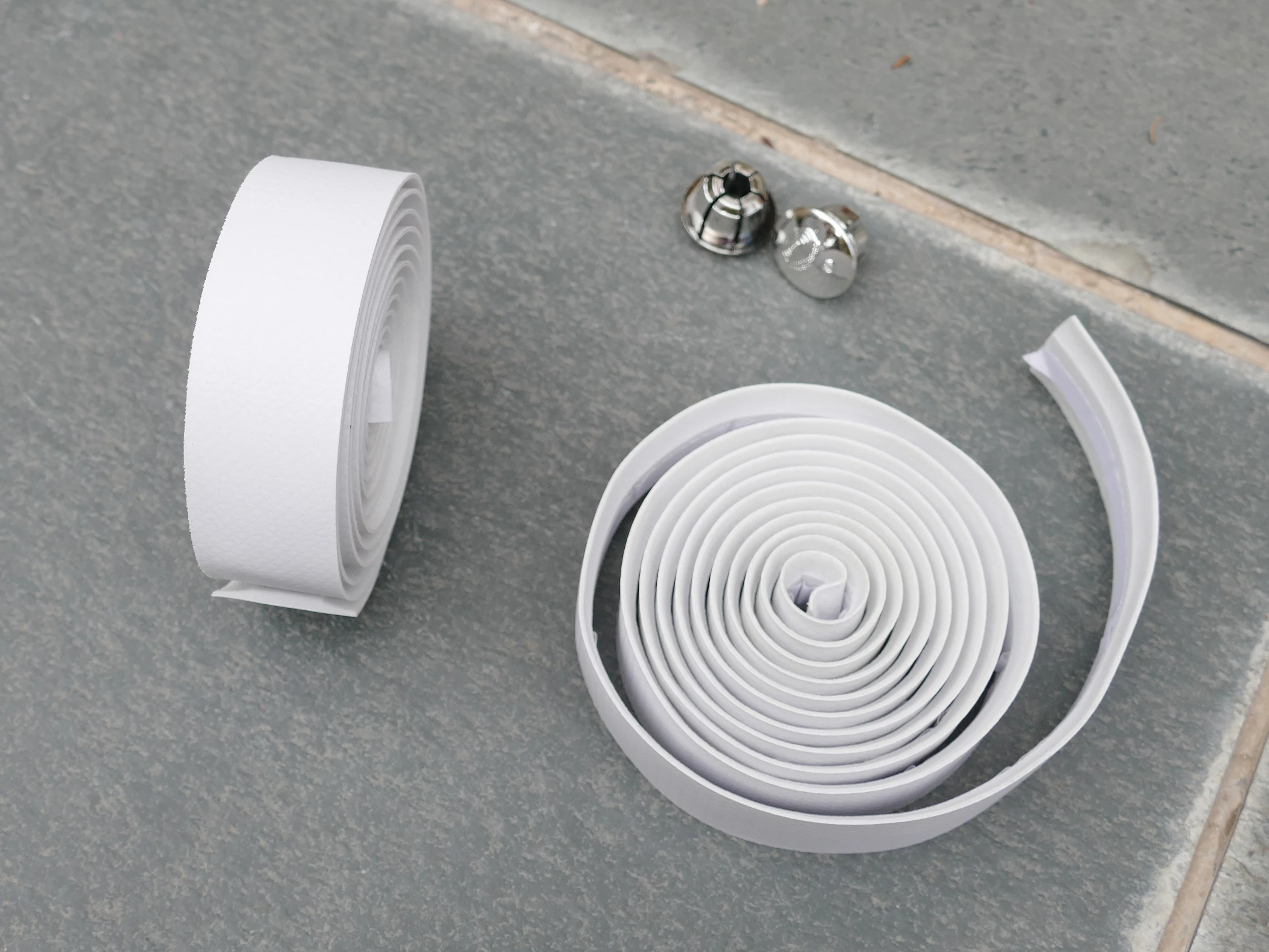 _ Белая лента для руля новинка из углеродного волокна 3K плетеная включая 2 ленты +