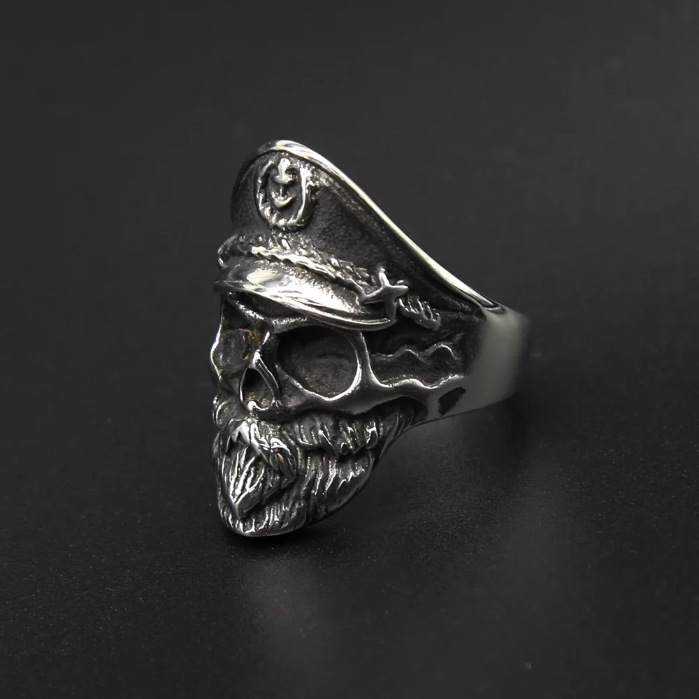 Мужское кольцо в стиле панк черное из нержавеющей стали с изображением капитана