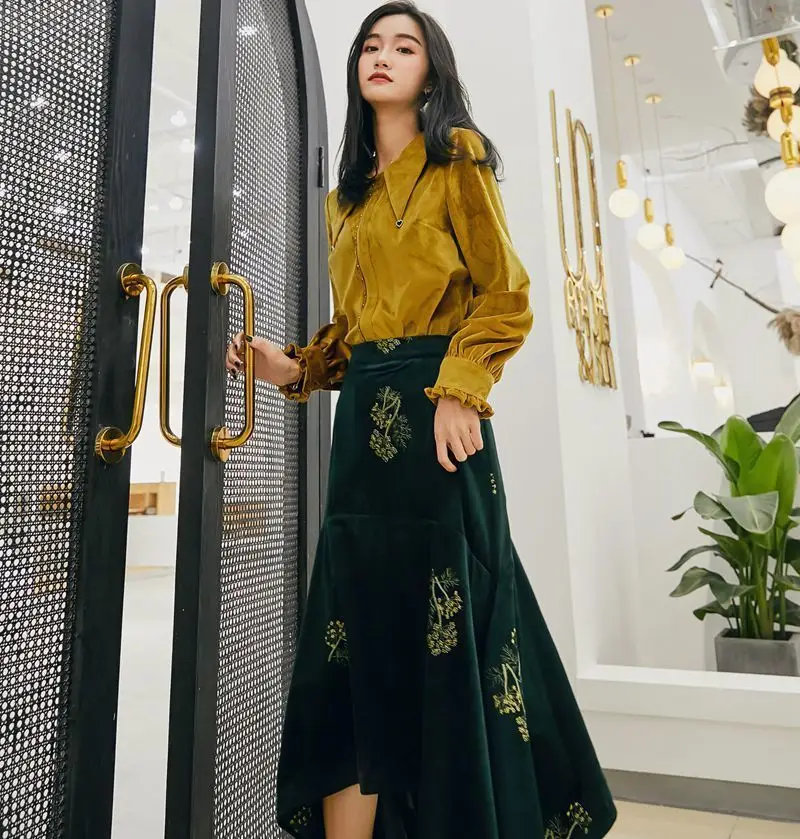 

Ginger Pointed Collar Vintage Velvet Blouse For Women 2020 Spring New Fashion Female's Long Sleeve Shirt Vestido V199