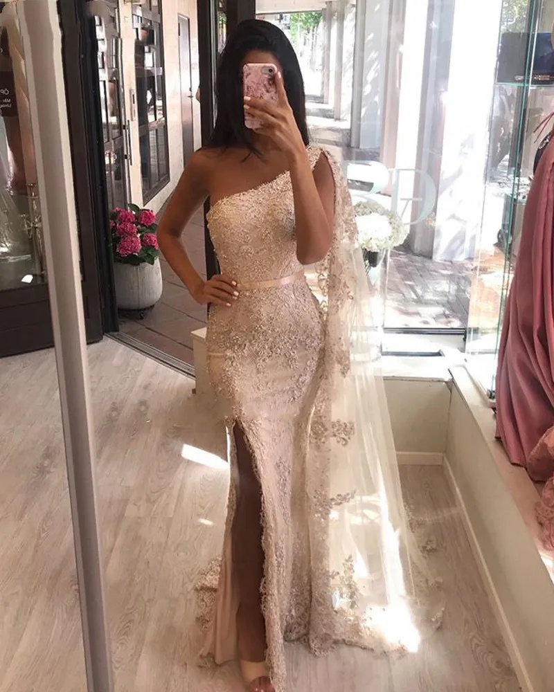 

Sexy Lace Mermaid Evening Dresses 2022 Champagne Pearl Appliques Side Slit One Shoulder Dubai Arabic Long Formal Evening Gowns