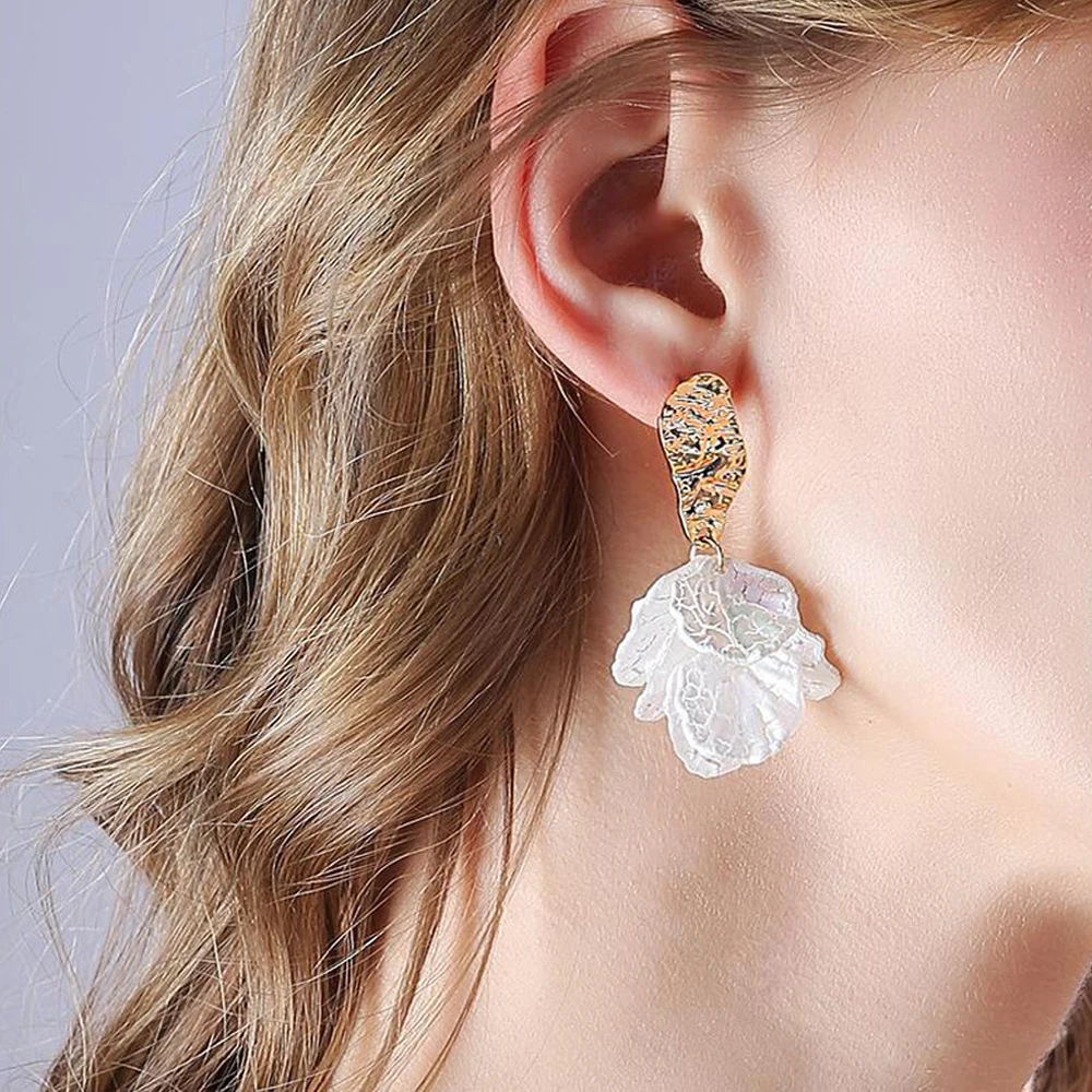 SUMENG New Korean White Shell Flower Petal Drop Earrings For Women Statement Pendientes Trendy Jewelry 2022 Jewelry Gifts