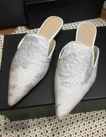

BONJEAN Newest Flower Embroidery Pointed Toe Mules Women Fashion Flat Shoes High Quality Casual Shoes