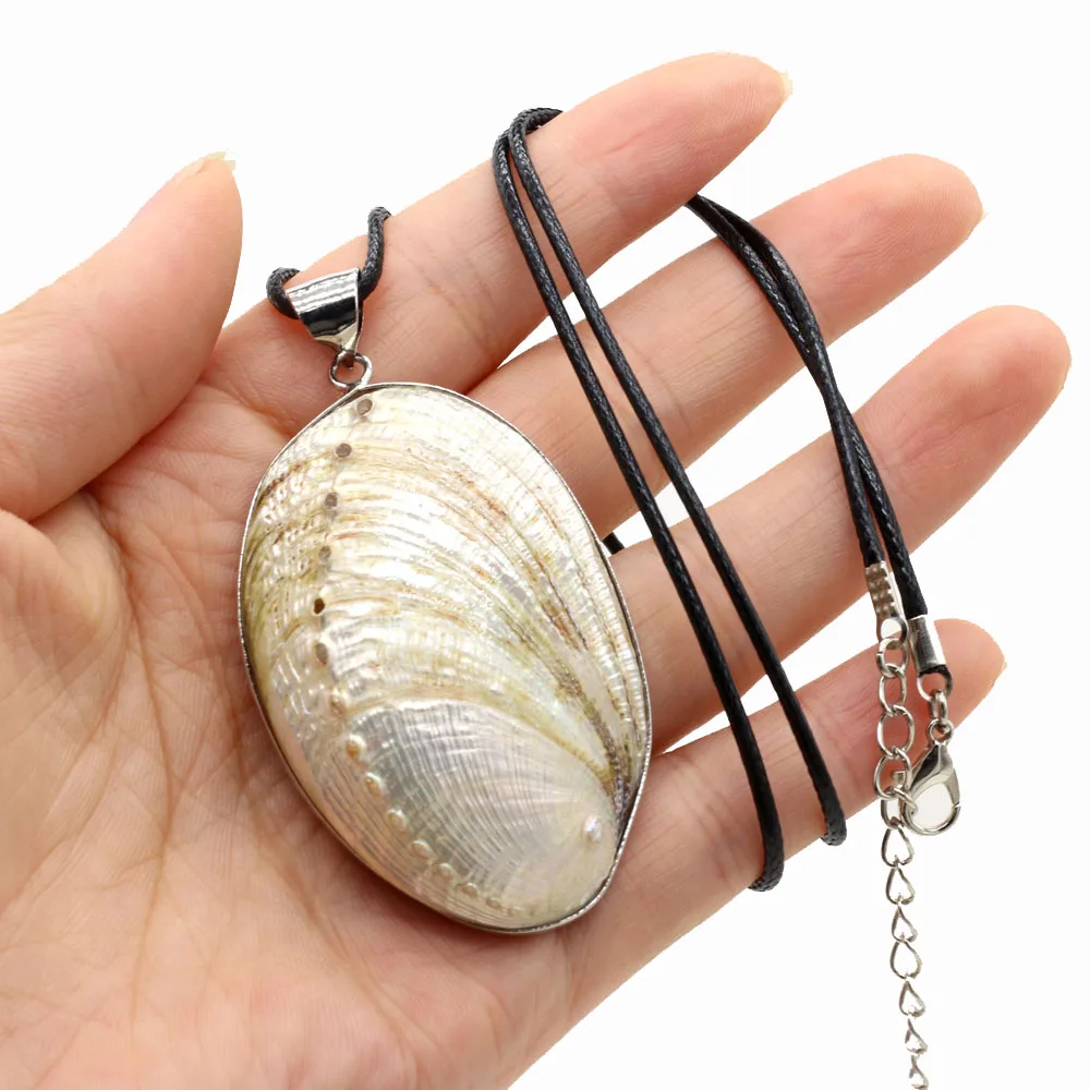 

Fashionable Egg-Shaped Pendant Necklace Natural Alloy Shell Necklace Easy To Wear for Women Men Charm Jewelry Gifts 35x55mm