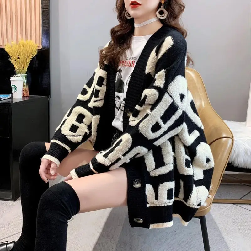 

2021 Hot-selling Autumn and Winter New Lazy Style Knitted Cardigan Women's Sweater Wild Loose Plus Velvet Thickened Western-styl