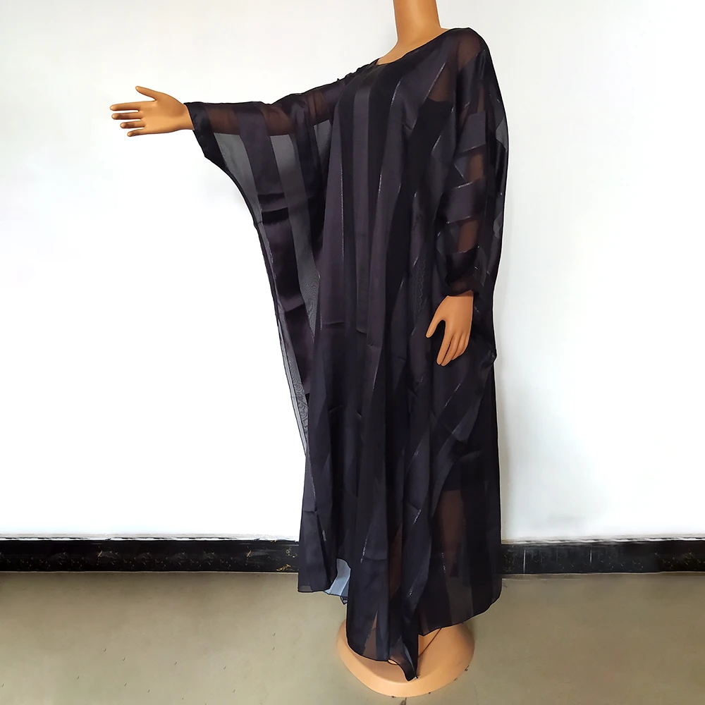 Женское платье в полоску с круглым вырезом и длинным рукавом летучая мышь