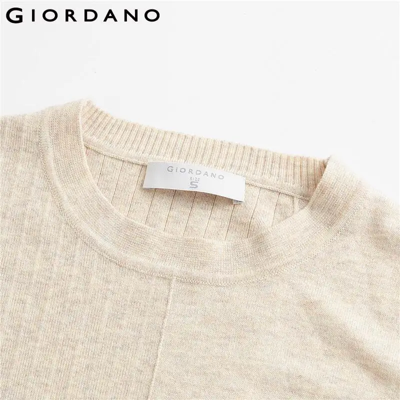 Женское трикотажное платье Giordano однотонное с поясом длинными рукавами и круглым