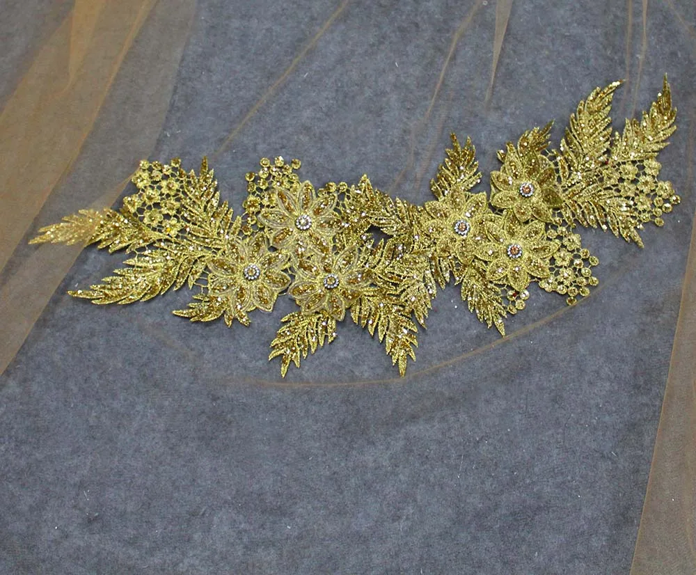 Короткая Однослойная Золотая свадебная вуаль без гребня роскошная аппликация с