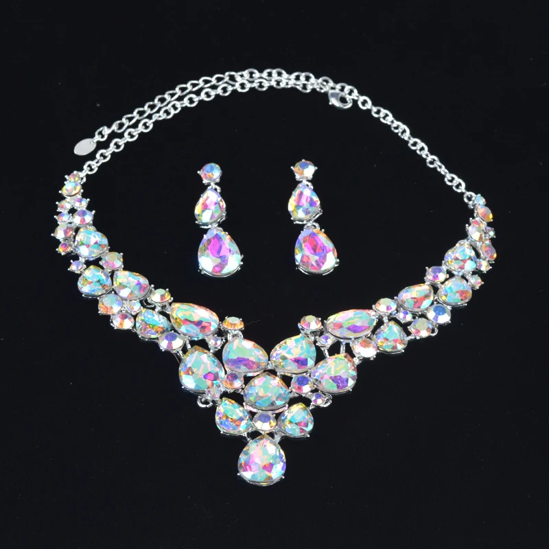 Женский ювелирный комплект из колье и серёг с серебряным кристаллом | Украшения