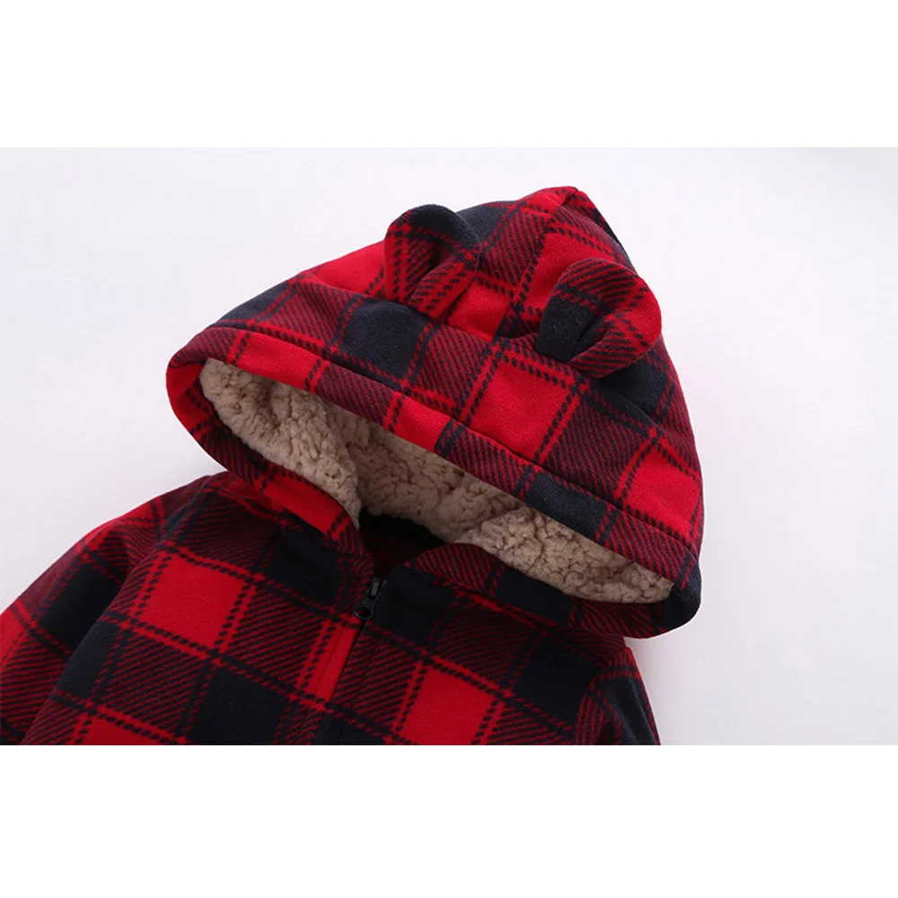 Осенне зимний комбинезон в клетку с длинными рукавами и капюшоном для маленьких