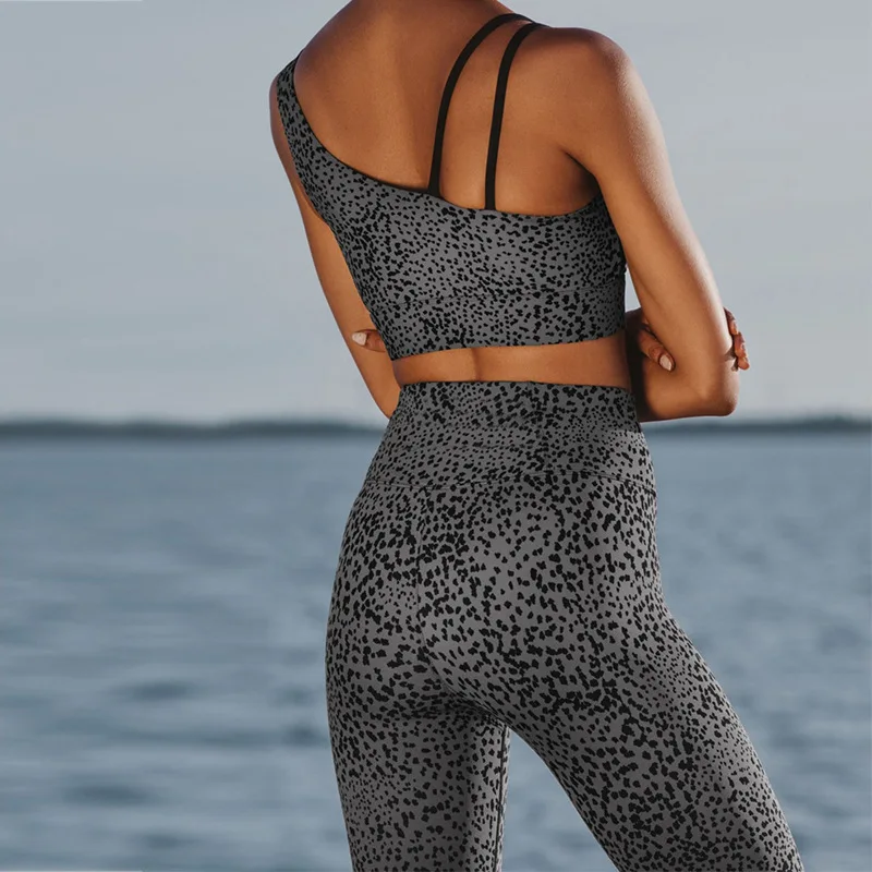 

Fashion Yoga suits Women seamless diagonal shoulder bra pants sports fitness sexy clothes shockproof running suit gymwear