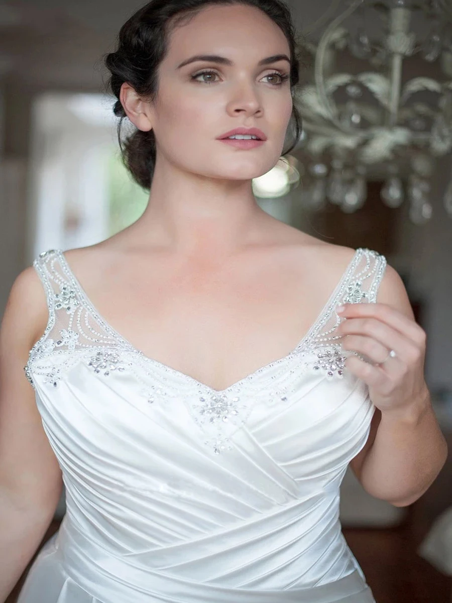

Eleagnt V-neck Sleeveless Beading A Line Wedding Gown Ruched Pleats Sequined Long Train Bride Dresses Wedding Dress