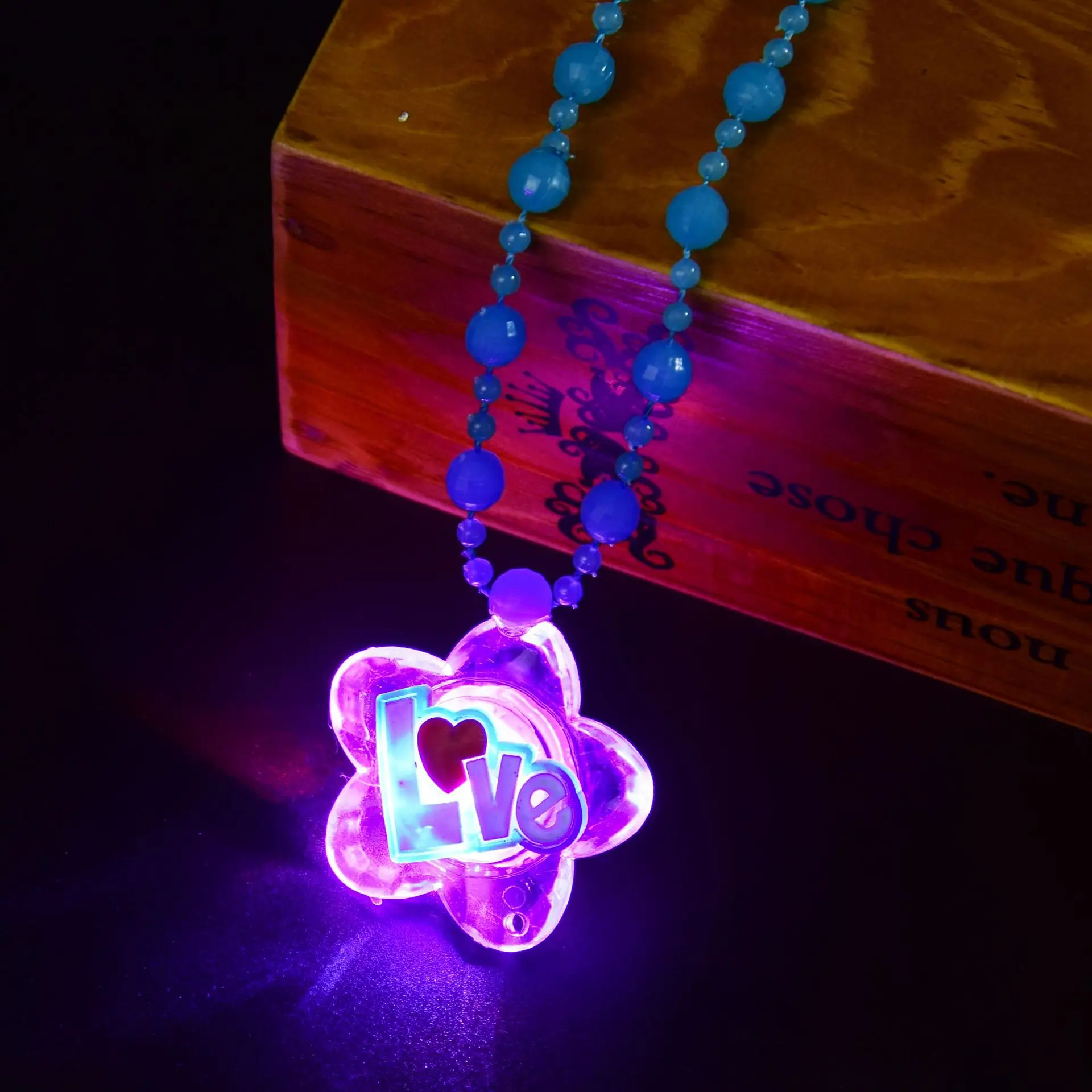Светящееся детское ожерелье со светодиодной подсветкой акриловые бусины кулон