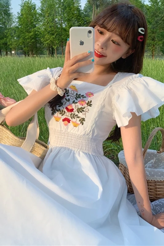 

Summer Elegant French Non-Mainstream Embroidered Flower Elastic Waist Medium-Length Female tea party lolita dress