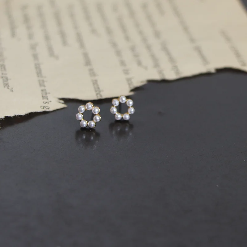 

2020 New Fashion Women Cute Simulated Pearl Beads Flower Stud Earrings Lovely Round Korean Pendientes Elegant Jewelry