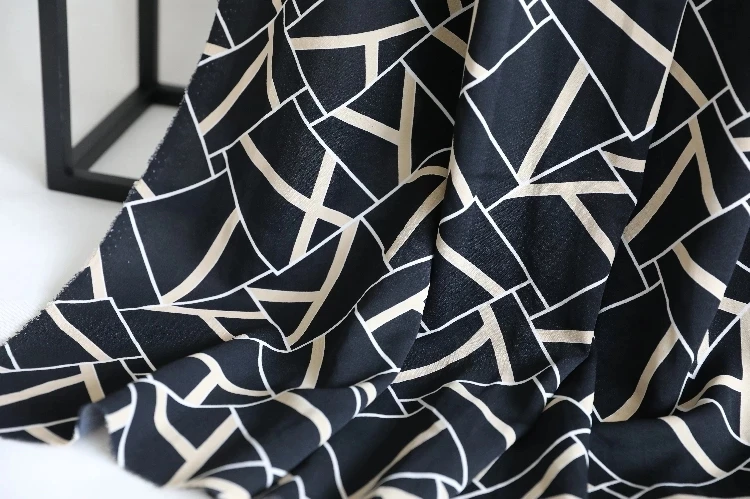 

Twill Check Stripe Printed Chiffon Fabric Dress High-end Dress Garment Fabric