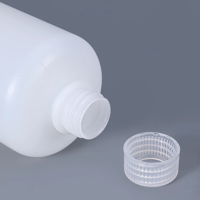 Пустая круглая пластиковая бутылка 500 мл многоразовая из полиэтилена повышенной