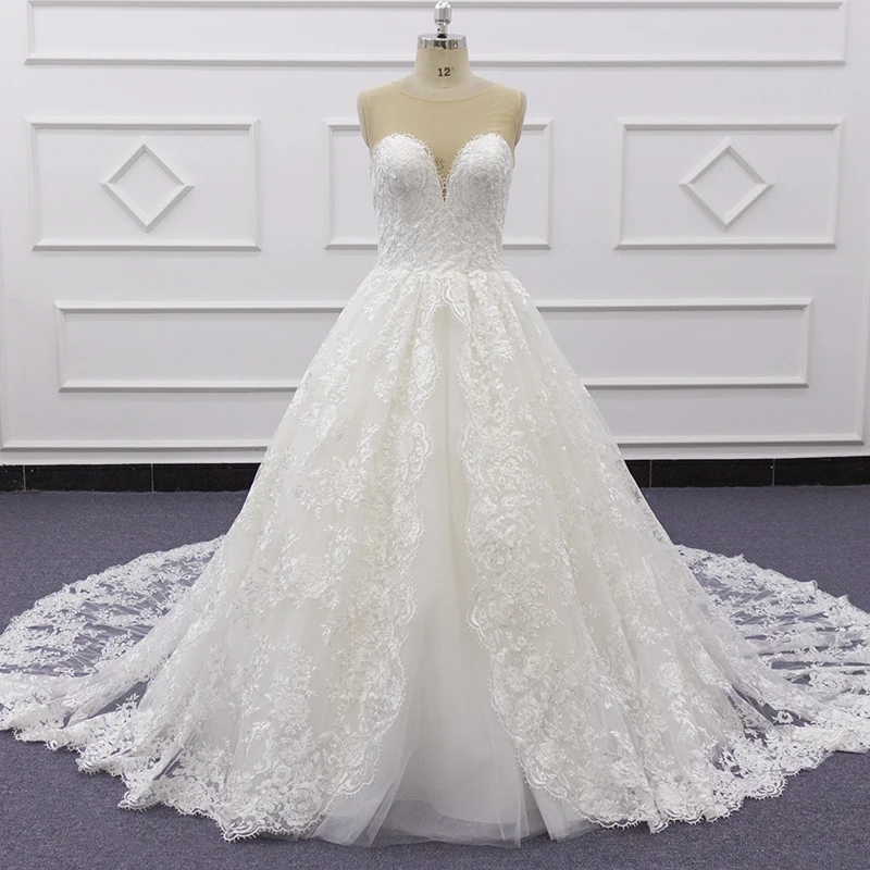 

Платье свадебное кружевное без рукавов, с аппликацией