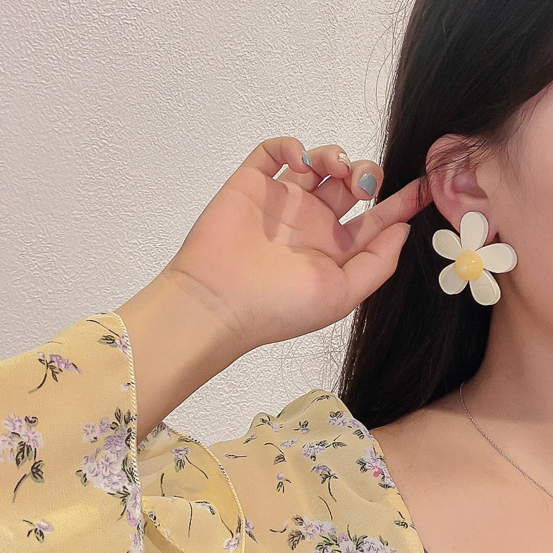 

925 Silver Needle European and American Fashion Flower Earrings Summer Trend Trend Pearl Earrings Tassel Exaggerated Earrings