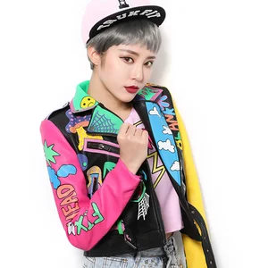 Женская кожаная куртка в стиле панк-рок на молнии с заклепками, короткая укороченная металлическая куртка из искусственной кожи с граффити, женские мотоциклетные топы из искусственной кожи