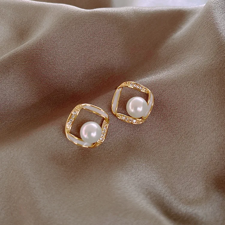 

Simple Pearl Stud Earrings for Women Stud 2020 Elegant New Fashion Jewelry Gold Color New Cute Small Ear Rings Korean Japanese