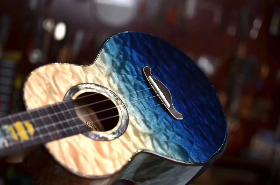 

26 inch water ripple maple ukulelli guitar