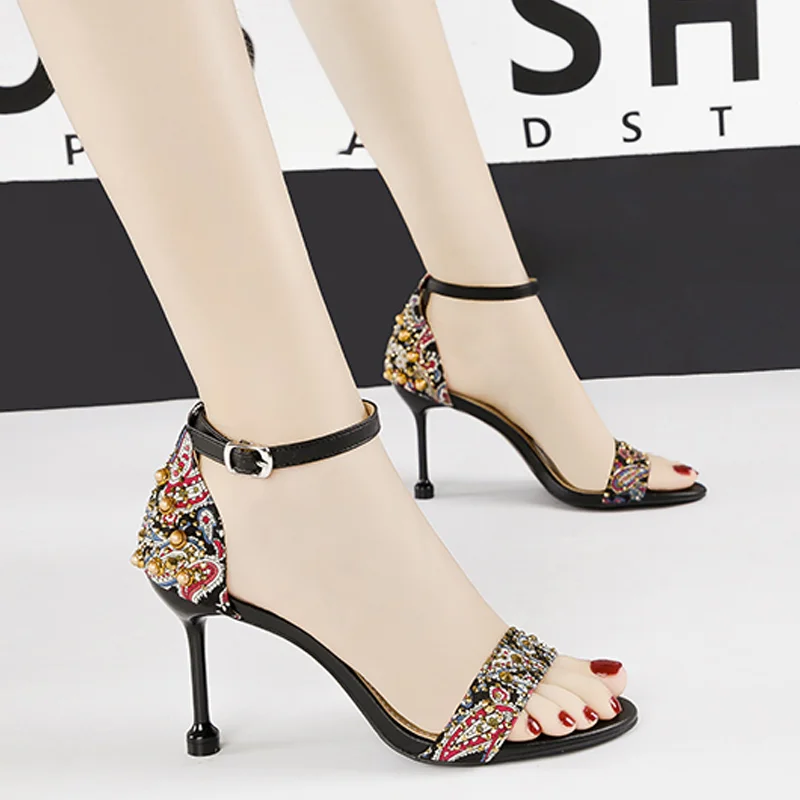Летние женские туфли на высоком каблуке Модные босоножки Обувь массивном с