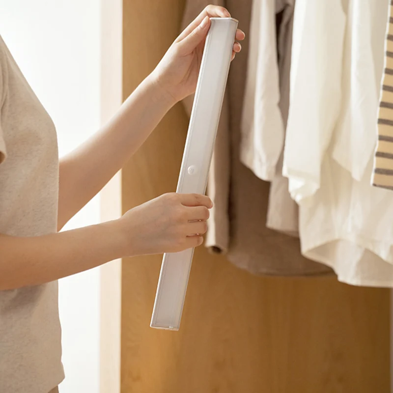 

20 LED Cabinet Lights Motion Sensor Night Light with Magnetic Strip D1