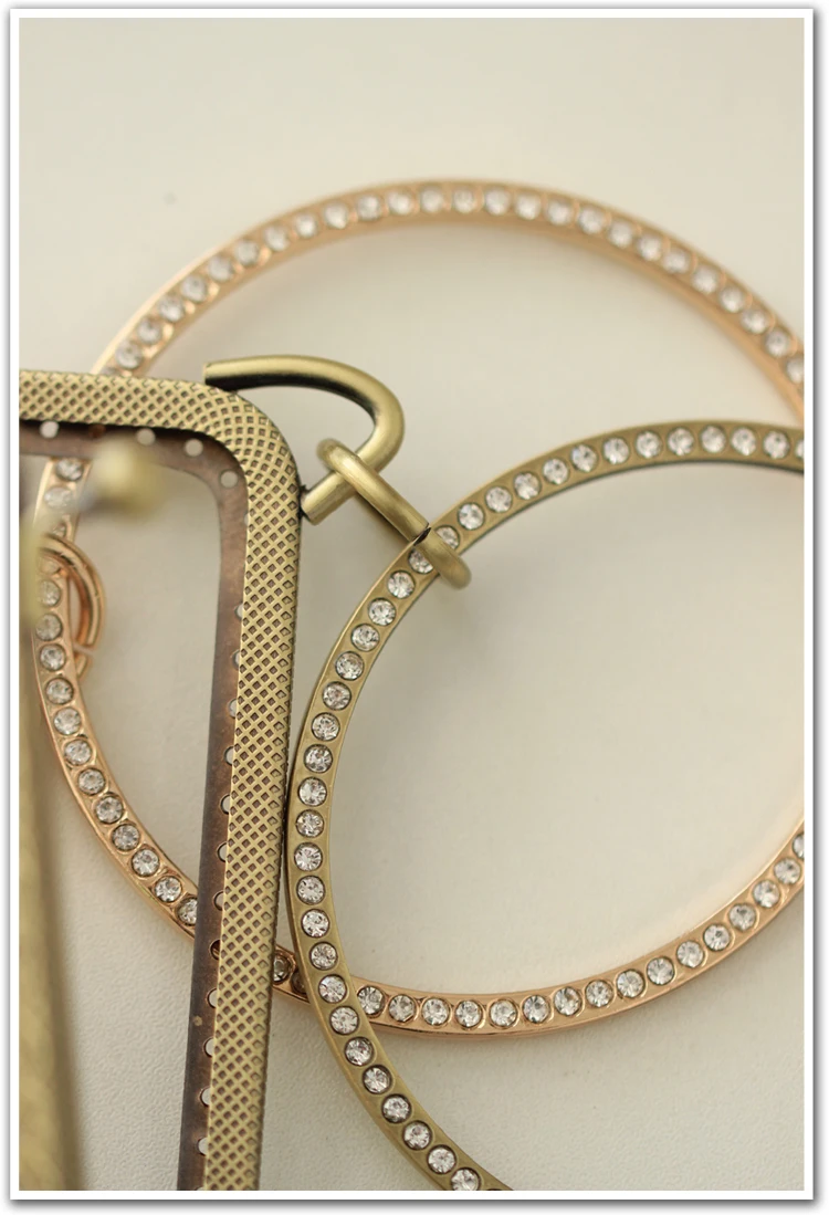Dailylike Bronze Light Gold Bracelet Diamond L-shaped Mouth Wind Cartoon Flowers and Animals Fabric Embroidery | Дом и сад