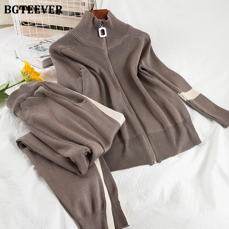 

BGTEEVER Повседневный тонкий женский вязаный комплект из 2 предметов, водолазка кардиганы с молниями и штаны с эластичным поясом, зимний женски...