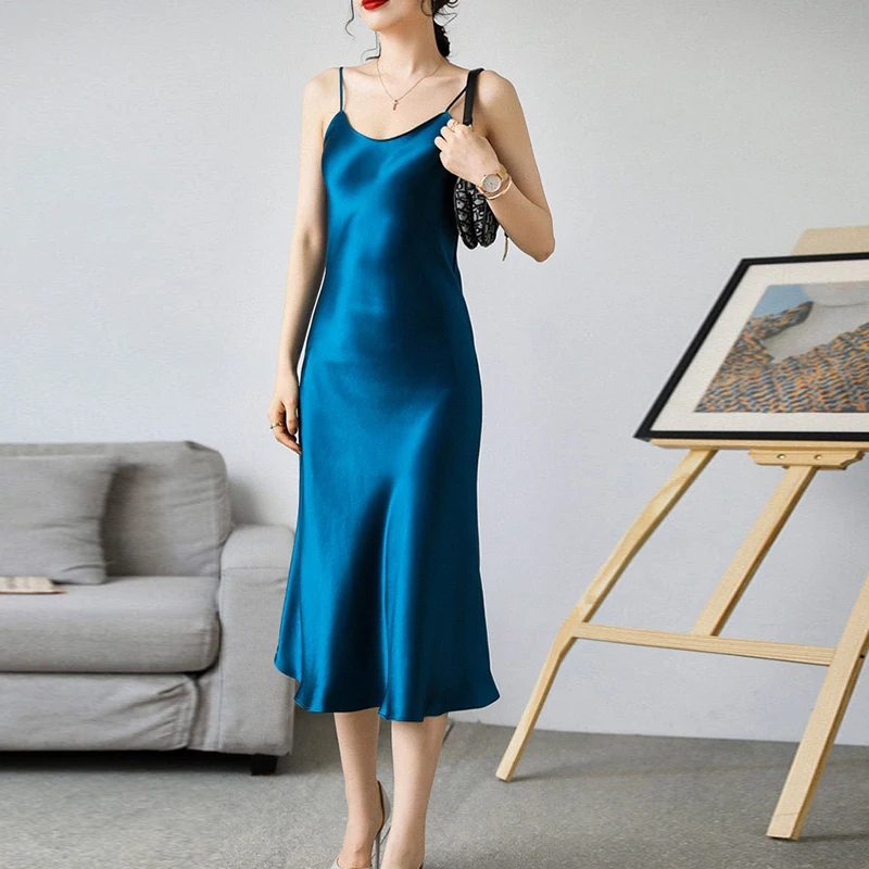Платье женское атласное на бретелях-спагетти модный пикантный прямой однотонный