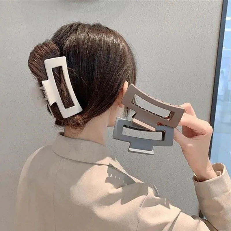 

Simple Geometry Solid Color Women Large Hair Claw Casual Temperament Lady Hollow Out Hair Clip Hairwear Fashion Hair Accessory