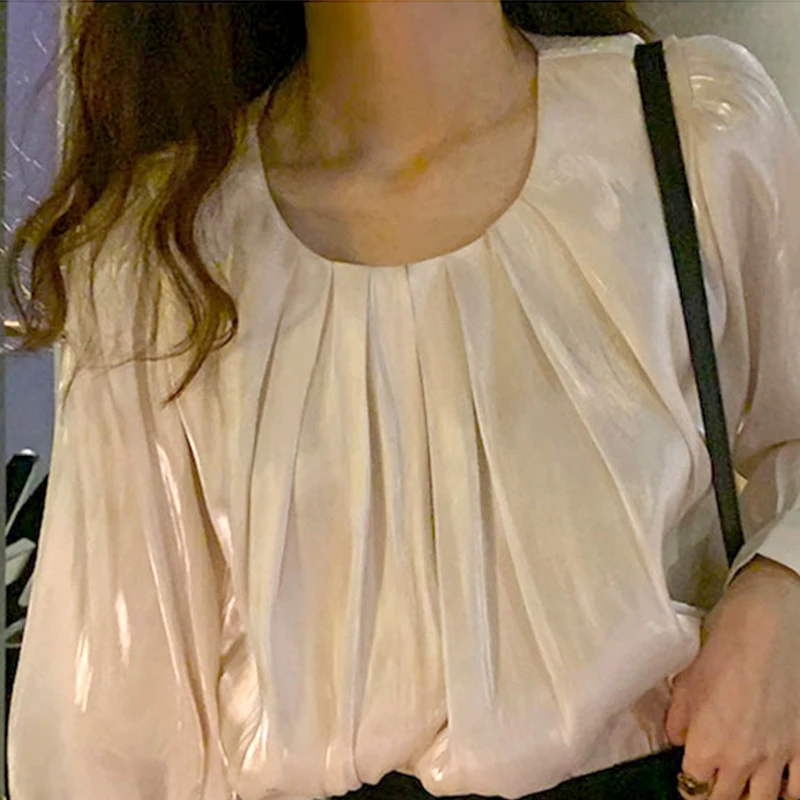 

SHENGPALAE Glossy Pleated Design Blouse Women's Spring 2021 New Round Neck Loose Long Sleeve Solid Color Shirt Female 5A1180