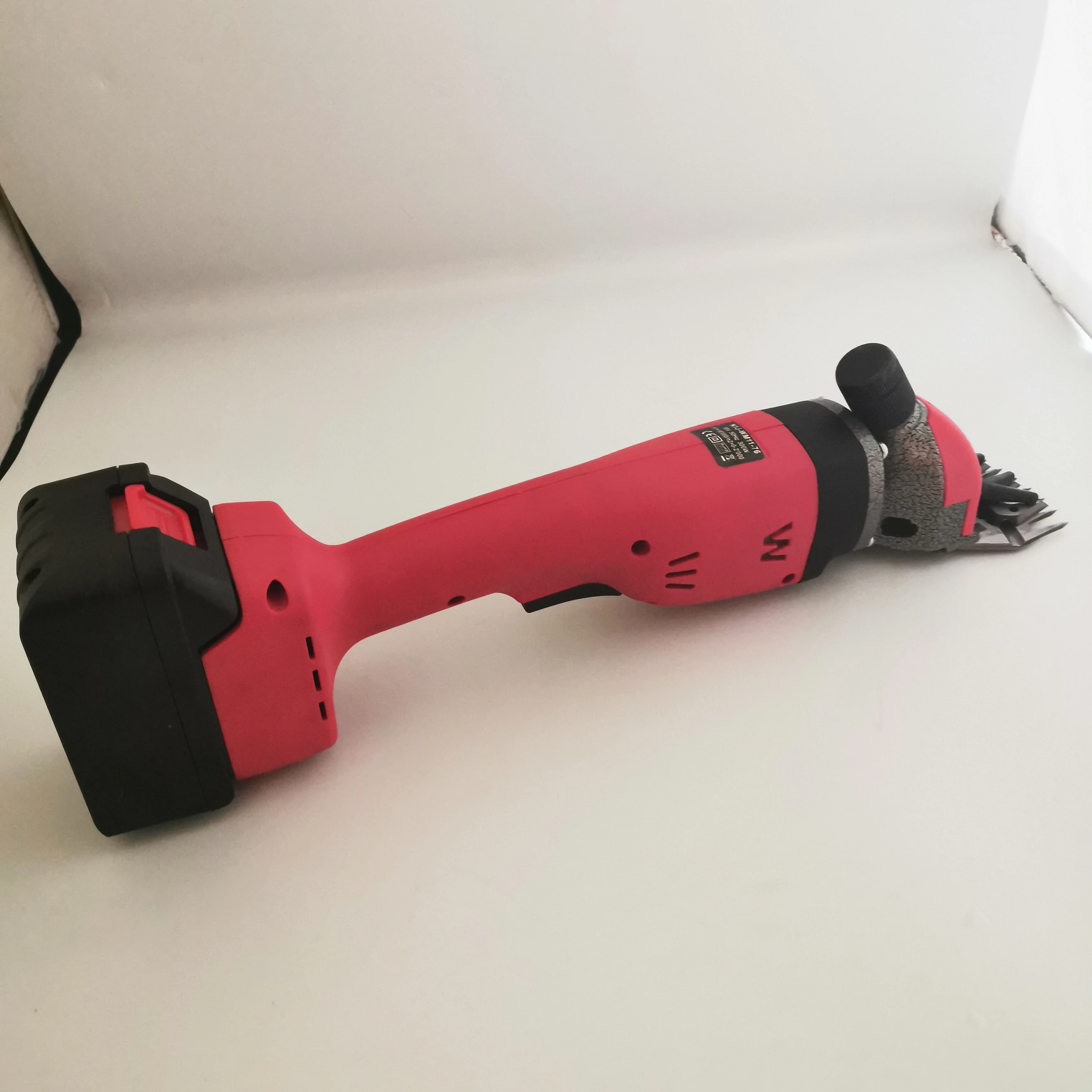 Перезаряжаемые беспроводные электрические ножницы для стрижки овец коз 18 в 300 Вт