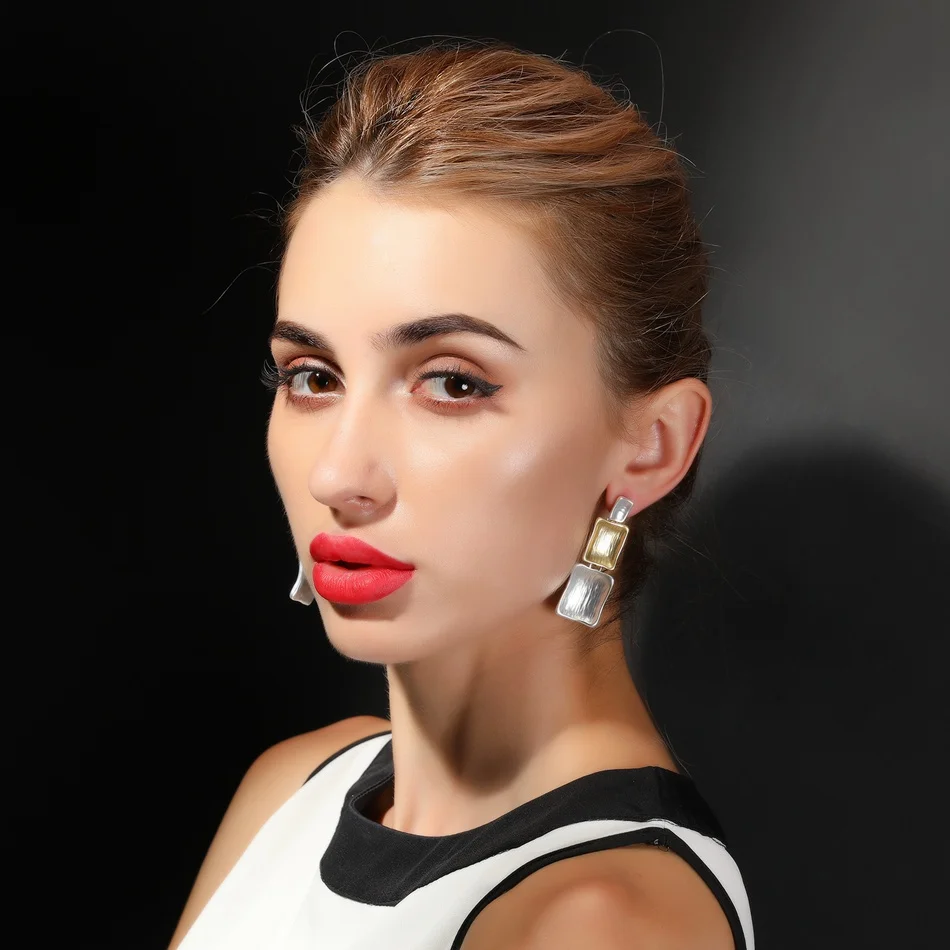 Женские трендовые серьги Match Right золотого цвета геометрические эффектные длинные