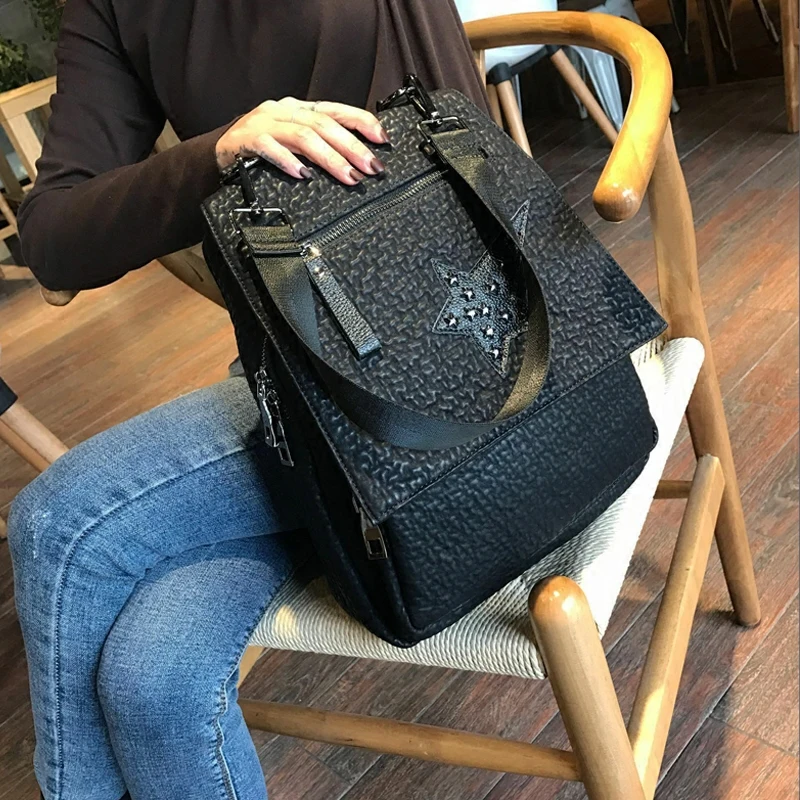 

Креативный женский рюкзак из мягкой кожи с заклепками, дизайнерская сумка на одно плечо, универсальная Весенняя повседневная школьная сумк...