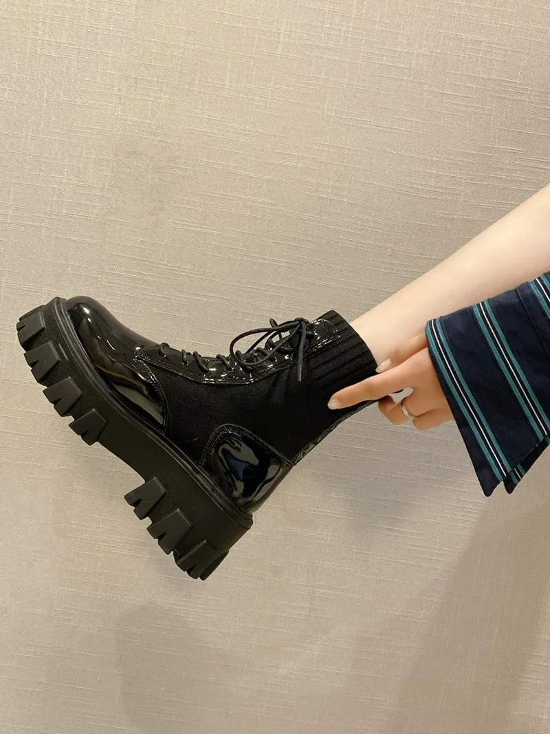 

Mazefeng/Новые Модные Черные ботильоны в европейском стиле; Черные ботинки на плоской подошве с круглым носком на шнуровке; Женская обувь из лак...