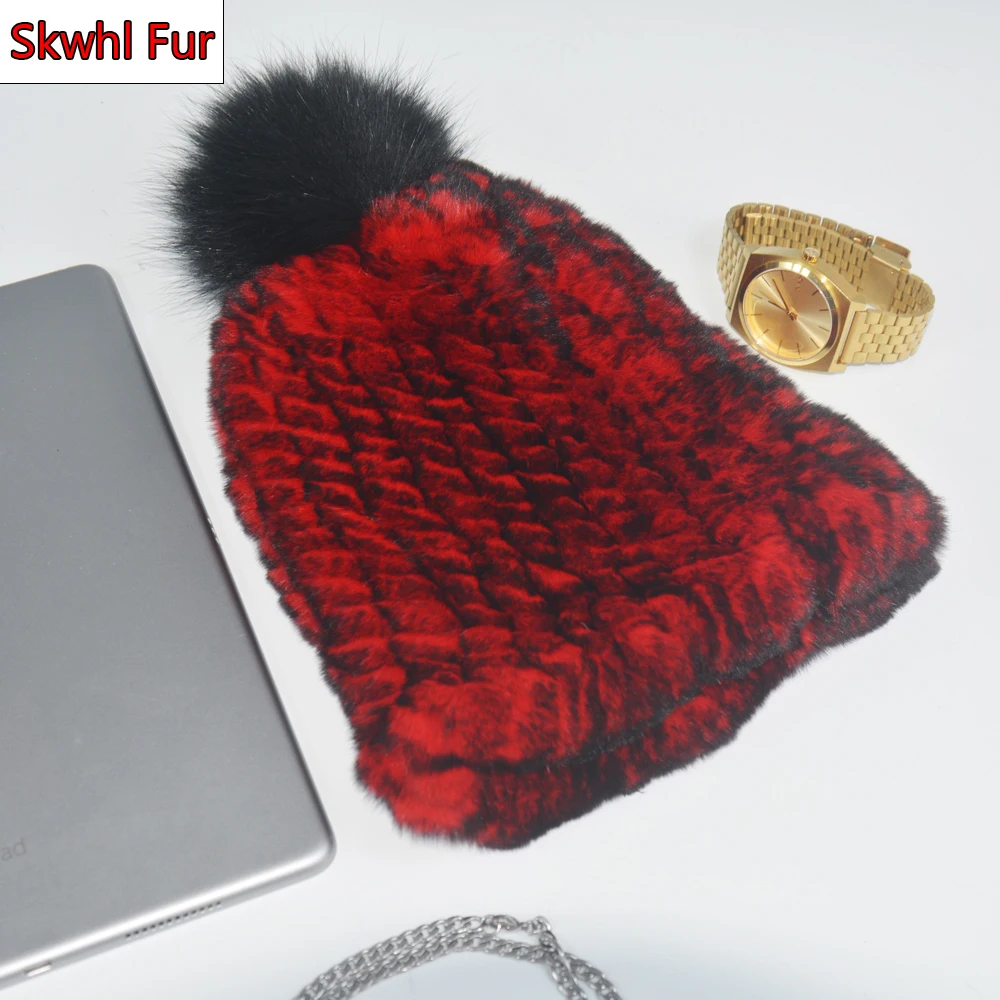 

Детская зимняя трикотажная шапка с помпоном из лисьего меха