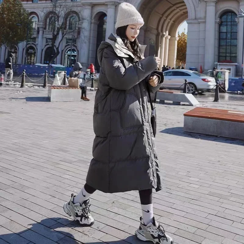 Женская зимняя модная длинная куртка выше колена на белом утином пуху в