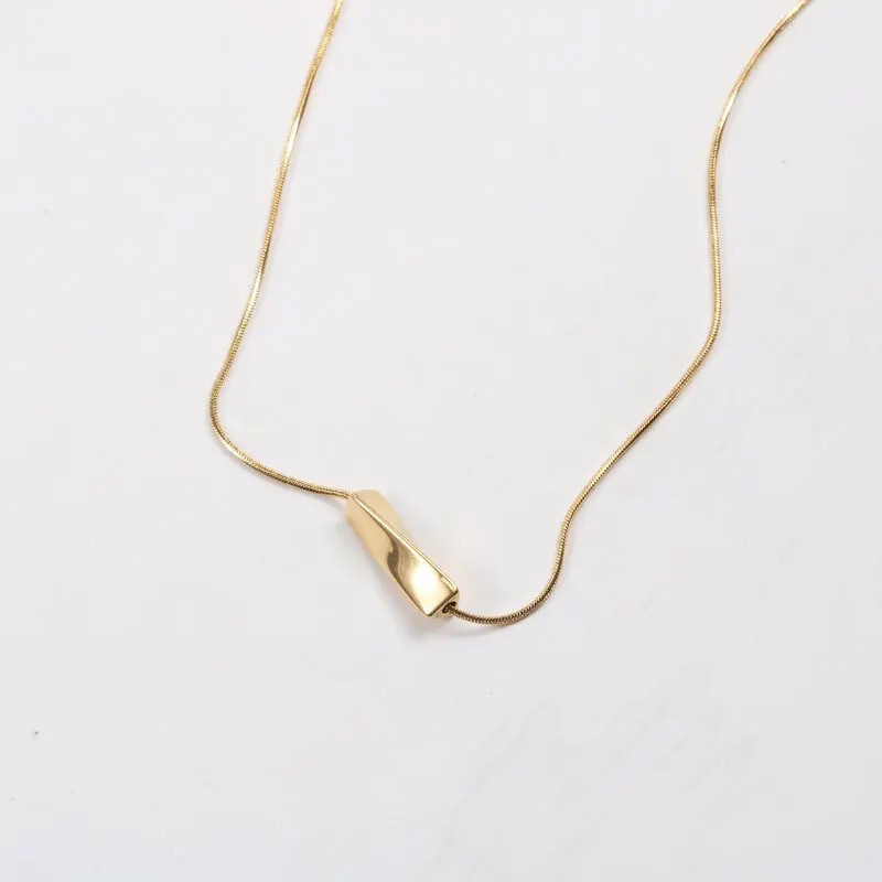 

Stainless Steel Jewelry Twisted Pendant Dainty Snake Chain Necklace For Women