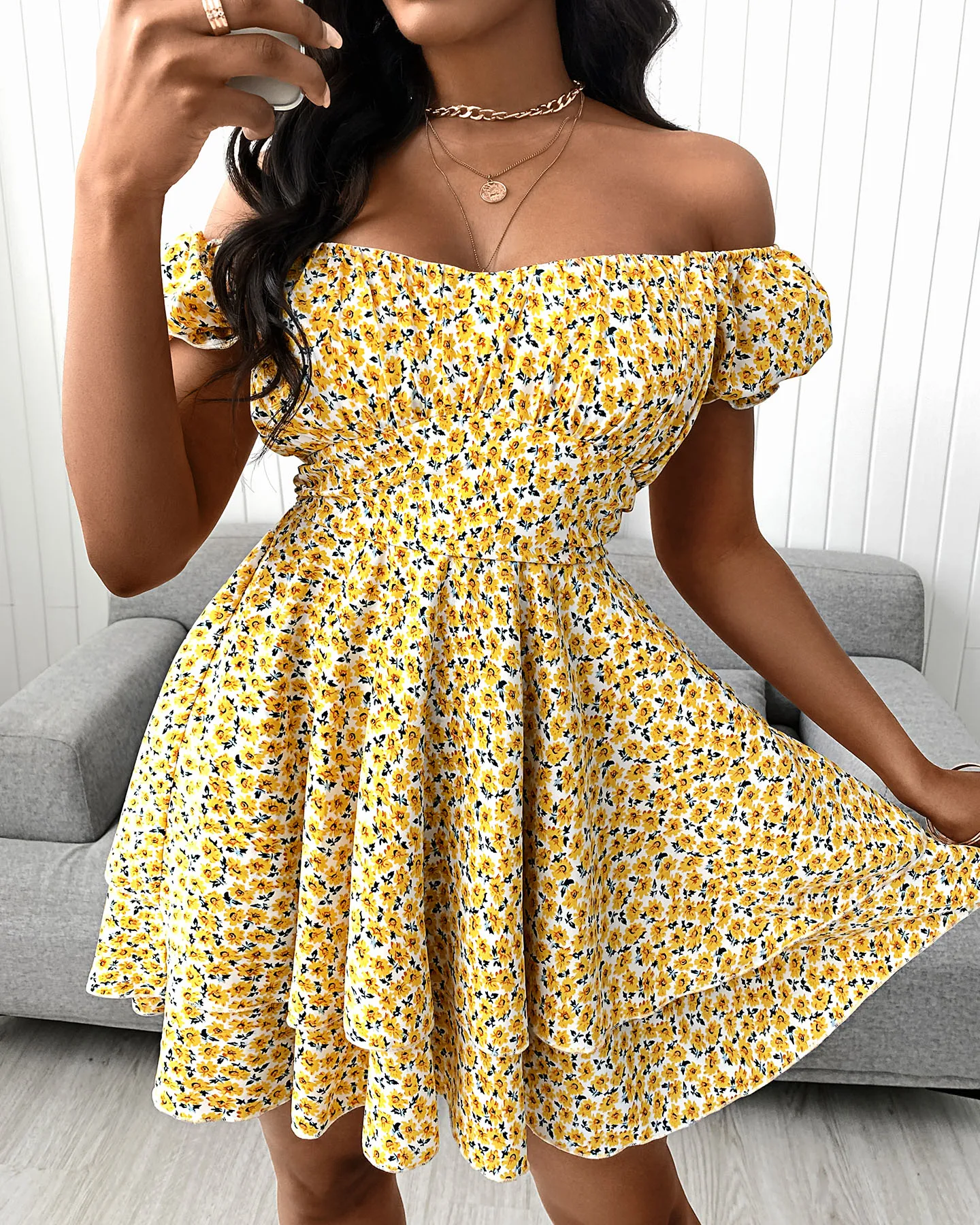 

2021 Summer Women's Floral Print V-Neck Ruffle Hem Mini Casual Dress Slash Neck Skinny Ruff Sleeve