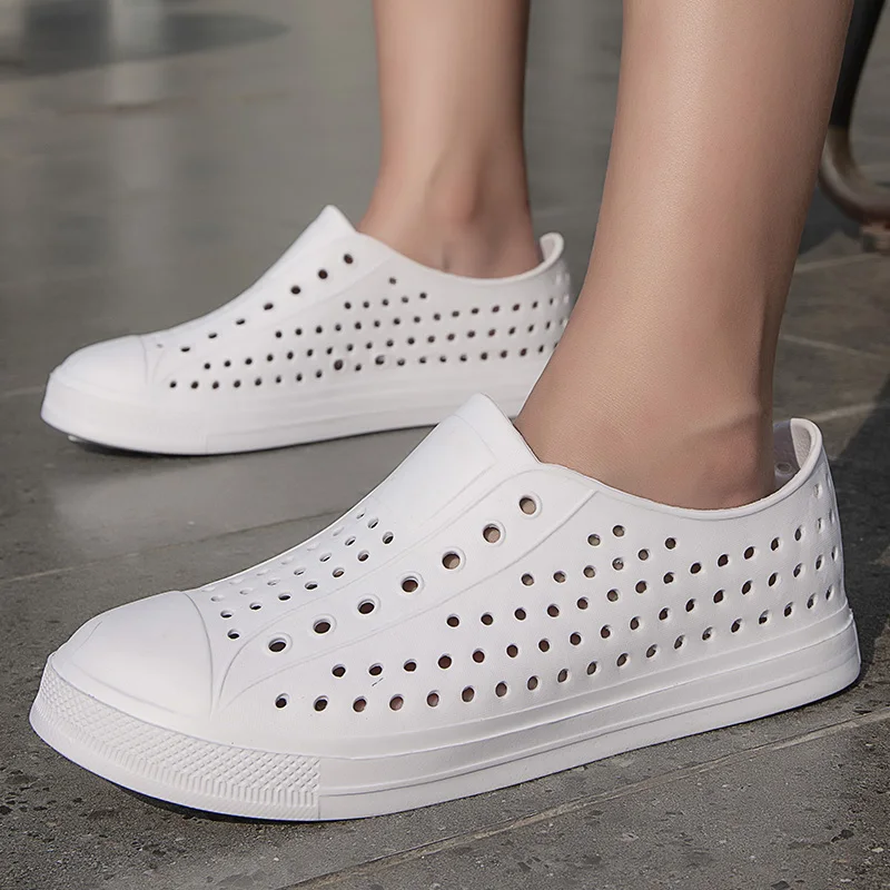 

2021 New Arrivals Hollow Out Men's Summer Sandals Breathable Clogs Shoes Men Sandals Casual Shoes EVA Light Unisex Beach Shoes
