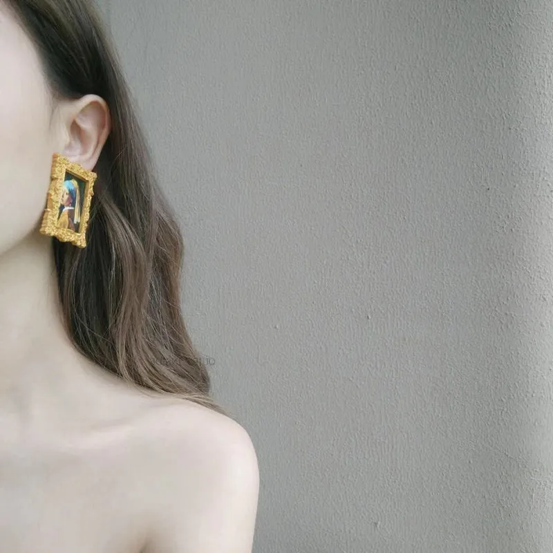 

Retro portrait frame Earrings niche design net red personalized Earrings portrait oil painting Earrings female fashion
