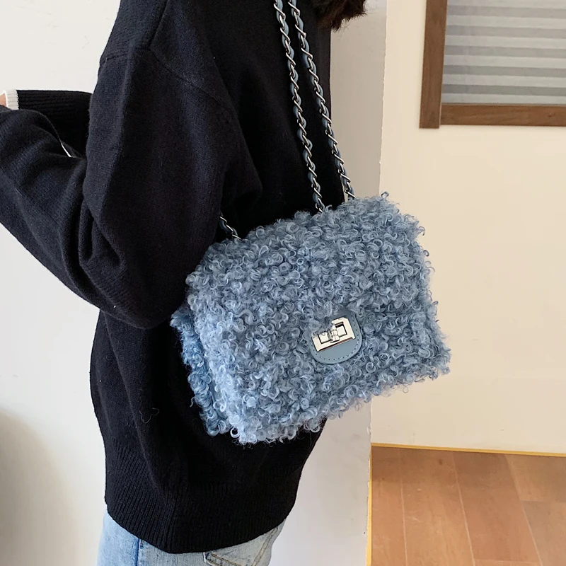 

2020 Winter Fashion New Square Crossbody Bag High Quality Soft Plush Women's Designer Handbag Lock Chain Shoulder Messenger Bag