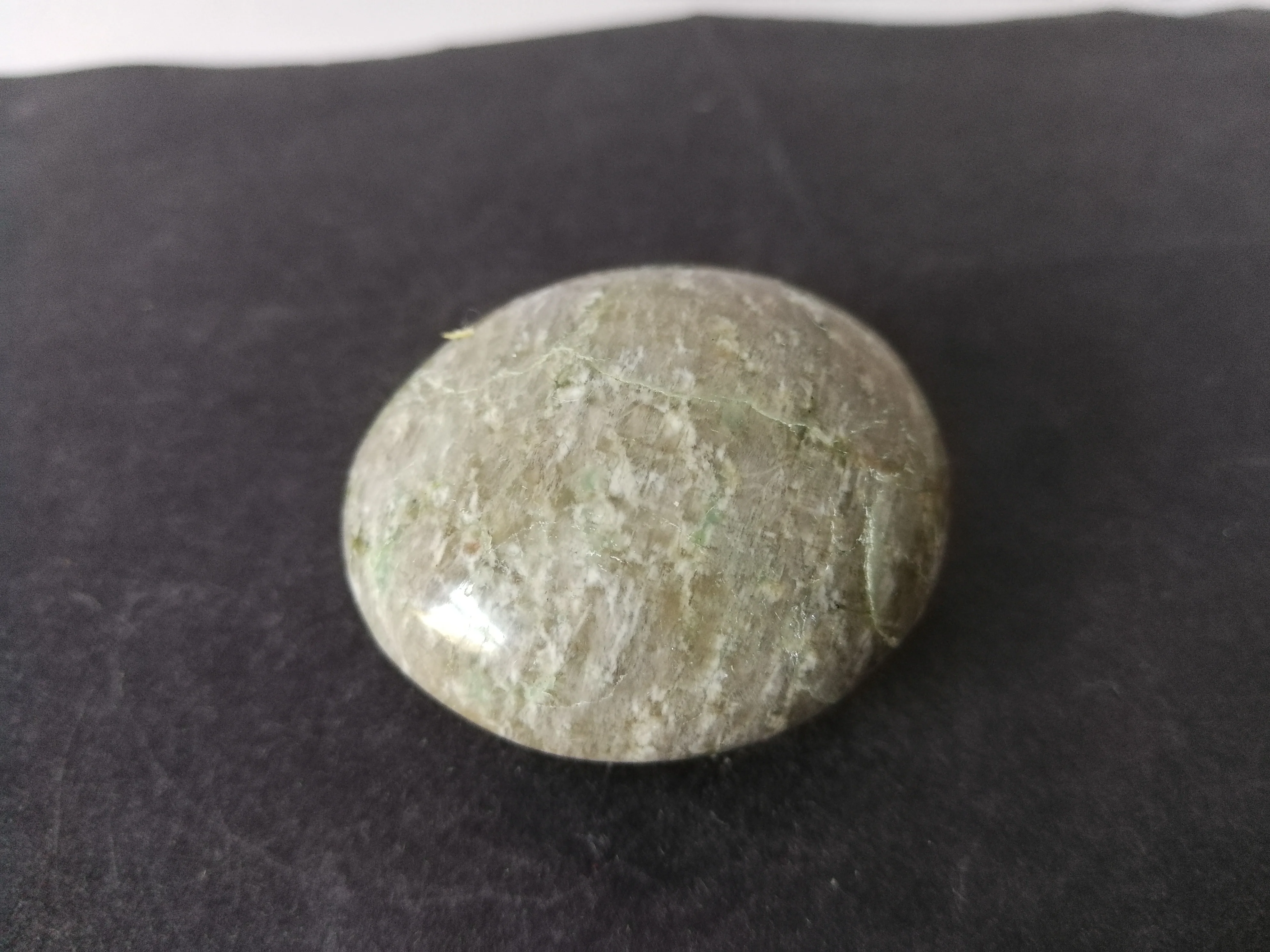 56.0gNatural green Moonstone Worry Stone polished quartz crystal palm stone mineral specimen Reiki healing home decorati | Дом и сад