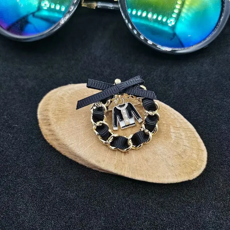 

Luxury Brand Suit Brooches Retro Exquisite Coat Clothes Dripping Oil Black Bow-knot All Matching Women Jewelry Accessories