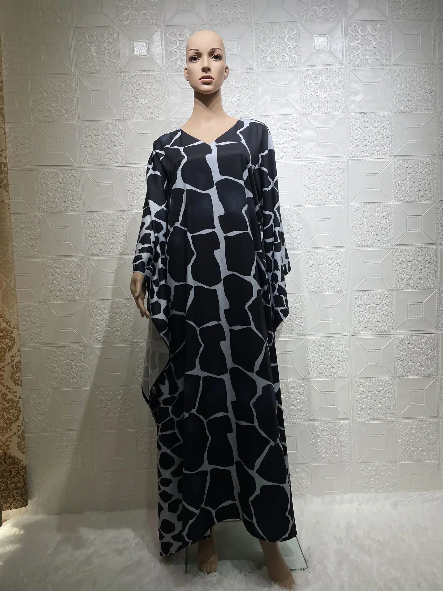 

Black Autumn And Winter Fashion Commuter Printing Middle East Muslim Women's Clothing Dubai Arab Bat Sleeve Robe Islamic Ramadan