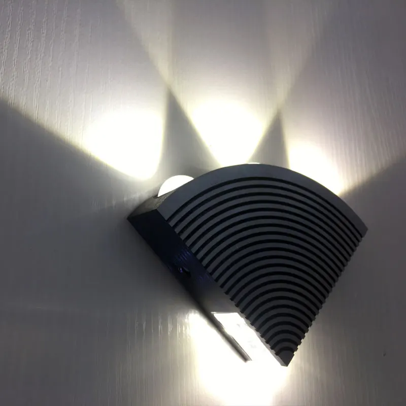 Современная светодиодная настенная лампа 4 Вт алюминиевый корпус треугольный