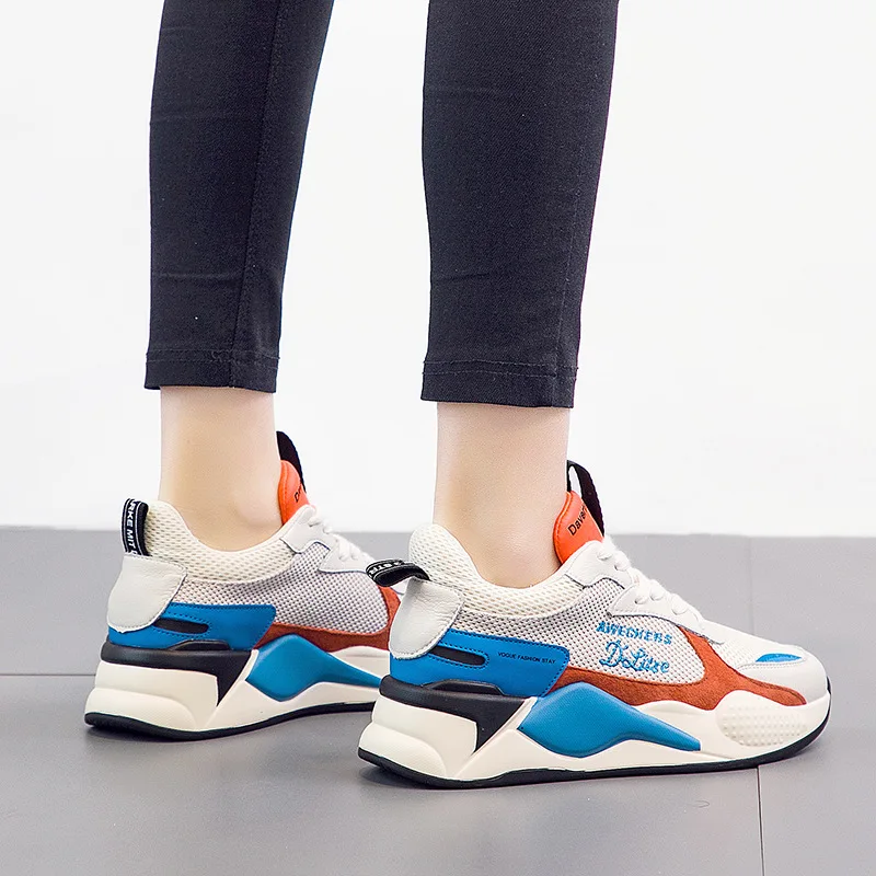 Женские кроссовки из натуральной кожи красного цвета на толстой подошве Сезон