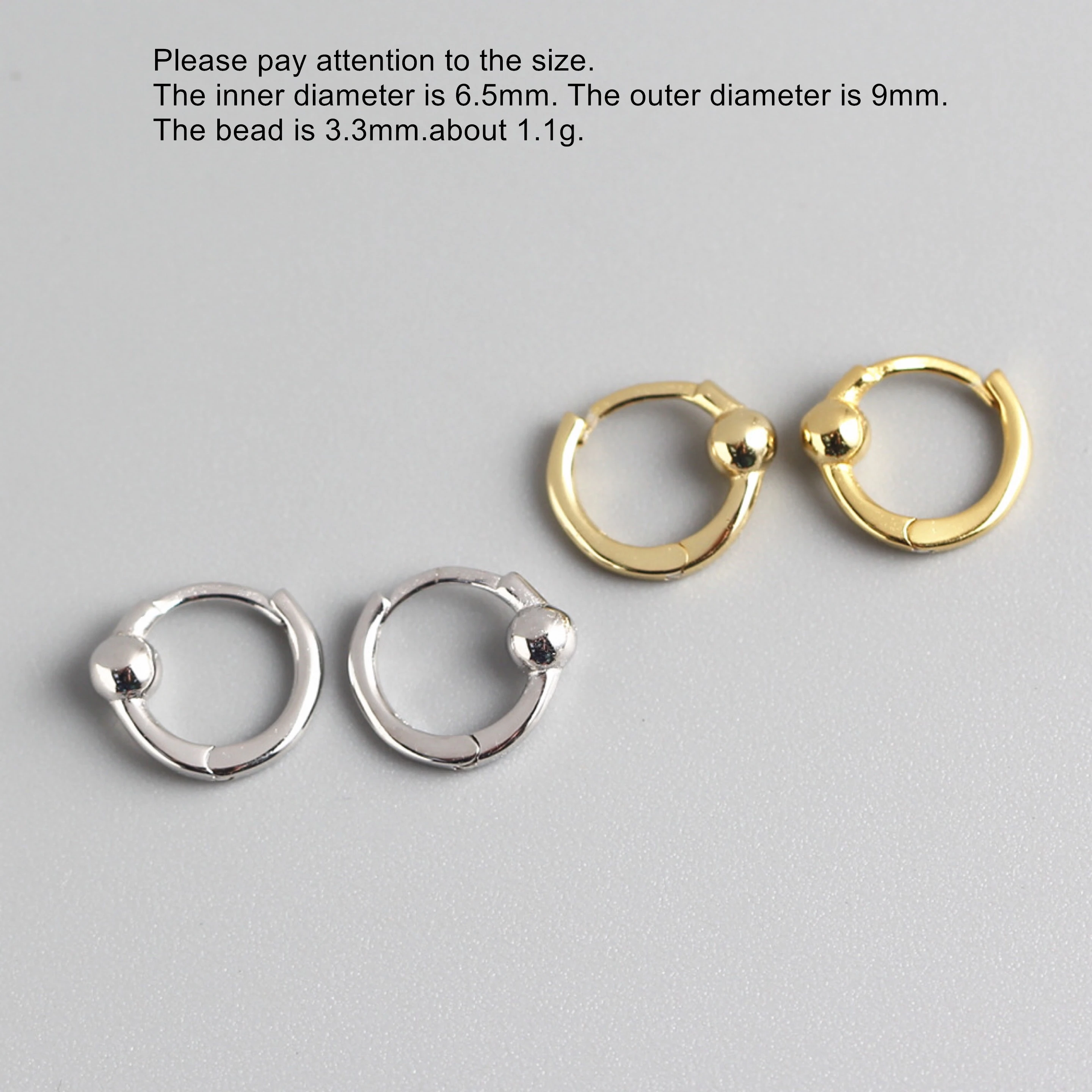 Женское кольцо из серебра 925 пробы с геометрическими бусинами и заклепками |