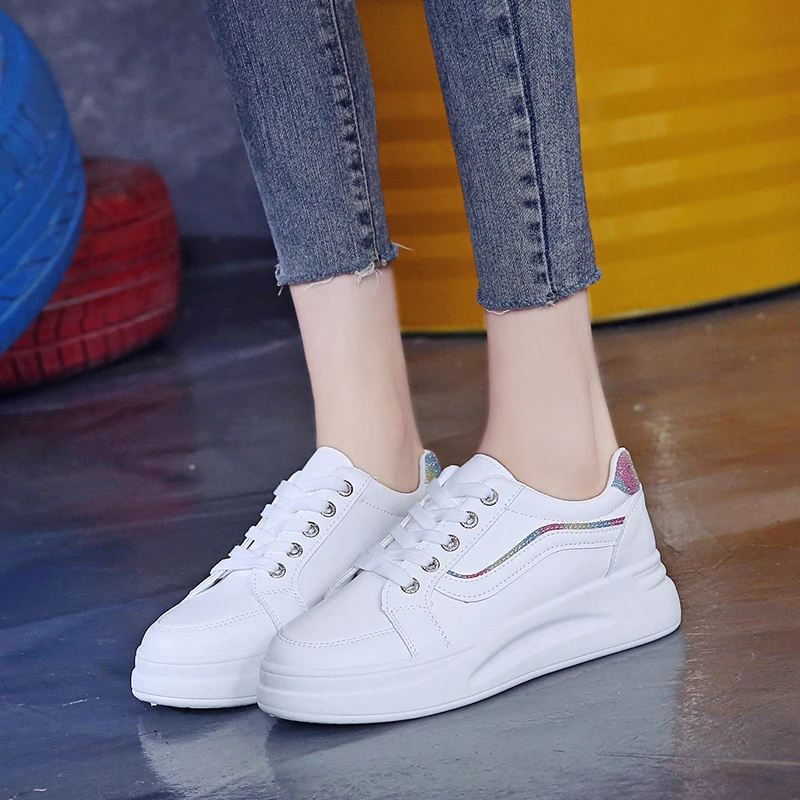 Женские белые туфли на толстой подошве удобная спортивная обувь нескользящие